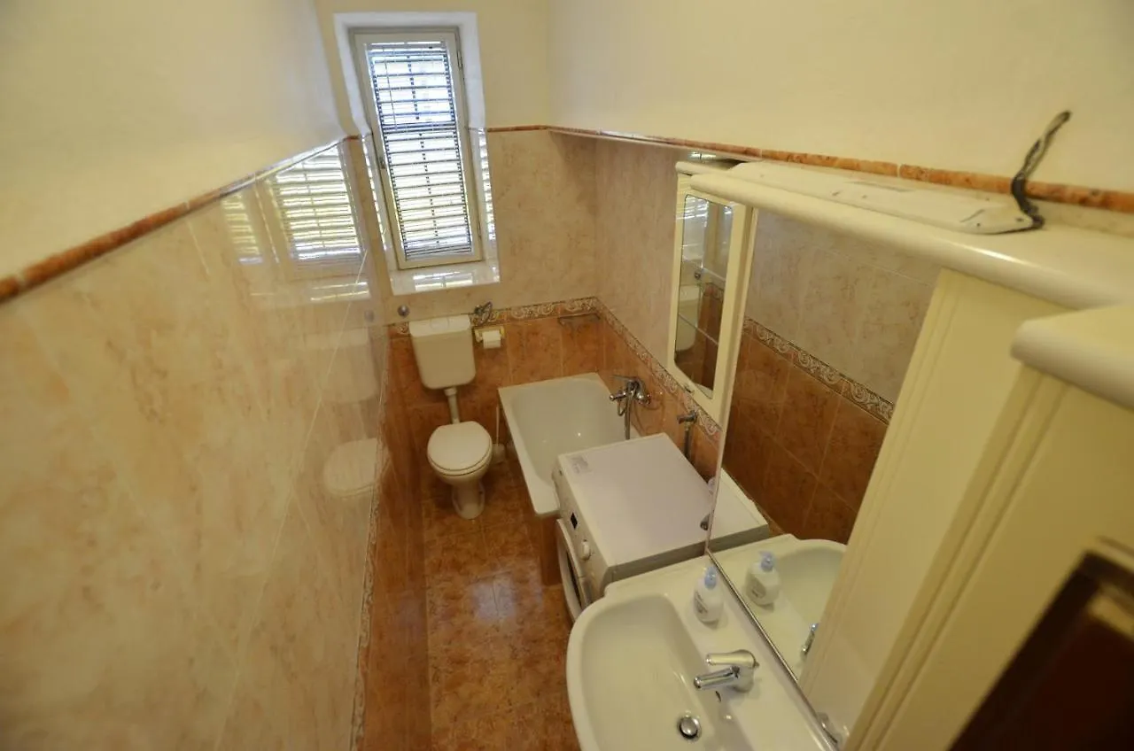 Old Town Yulia Apartments ロヴィニ